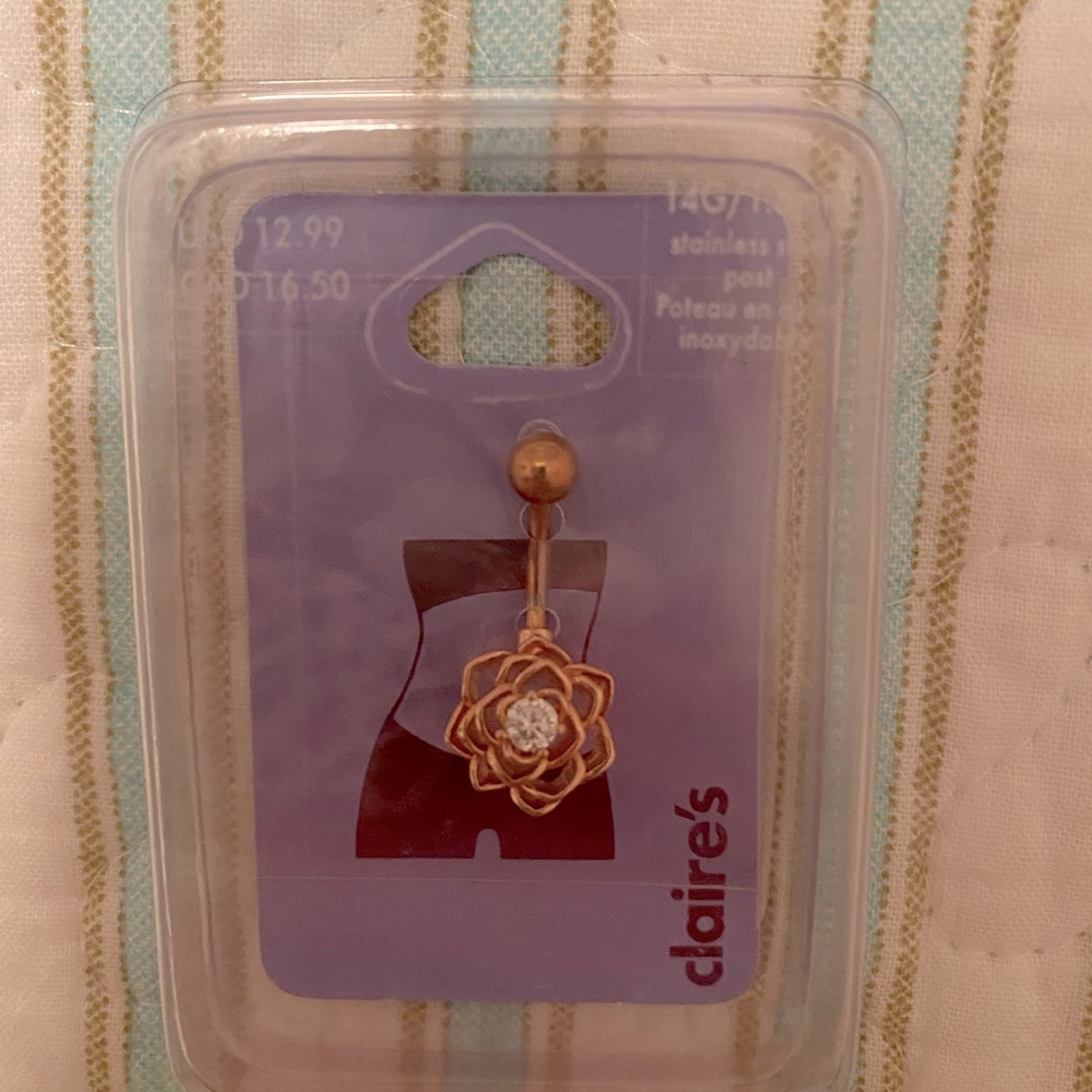 Claire’s gold flower belly button ring, 14G